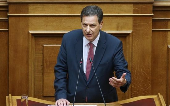 Μεσοπρόθεσμο: Τουλάχιστον δύο σενάρια για πλεονάσματα και φοροελαφρύνσεις