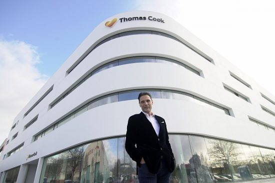 Thomas Cook: Πώς έδιναν χρυσά μπόνους στους μάνατζερ, ενώ η εταιρεία χρεοκοπούσε