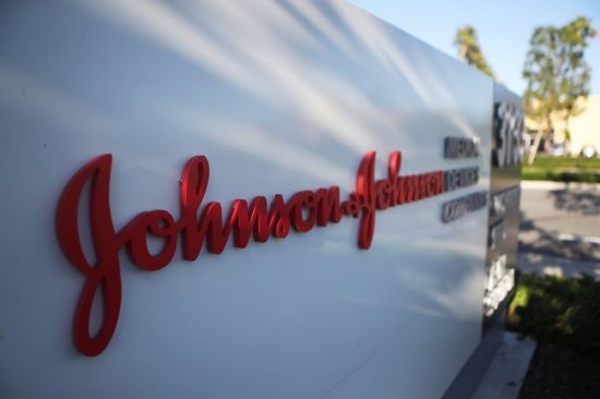 Johnson & Johnson: Πληρώνει 20,4 εκατ. σε αγωγές για την κρίση των οπιοειδών