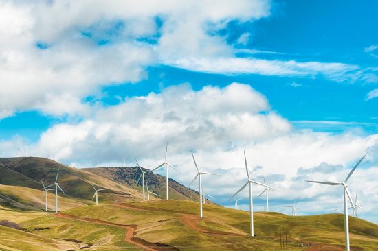 Επενδύσεις 10 δισ. ευρώ σε φυσικό αέριο και ΑΠΕ