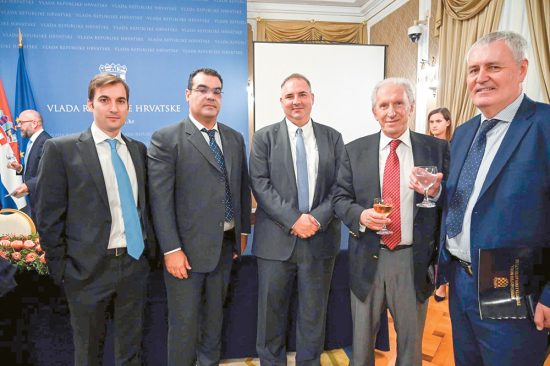 Τρεις μεγάλες συμφωνίες, ύψους 740 εκατ. ευρώ για την ΑΒΑΞ