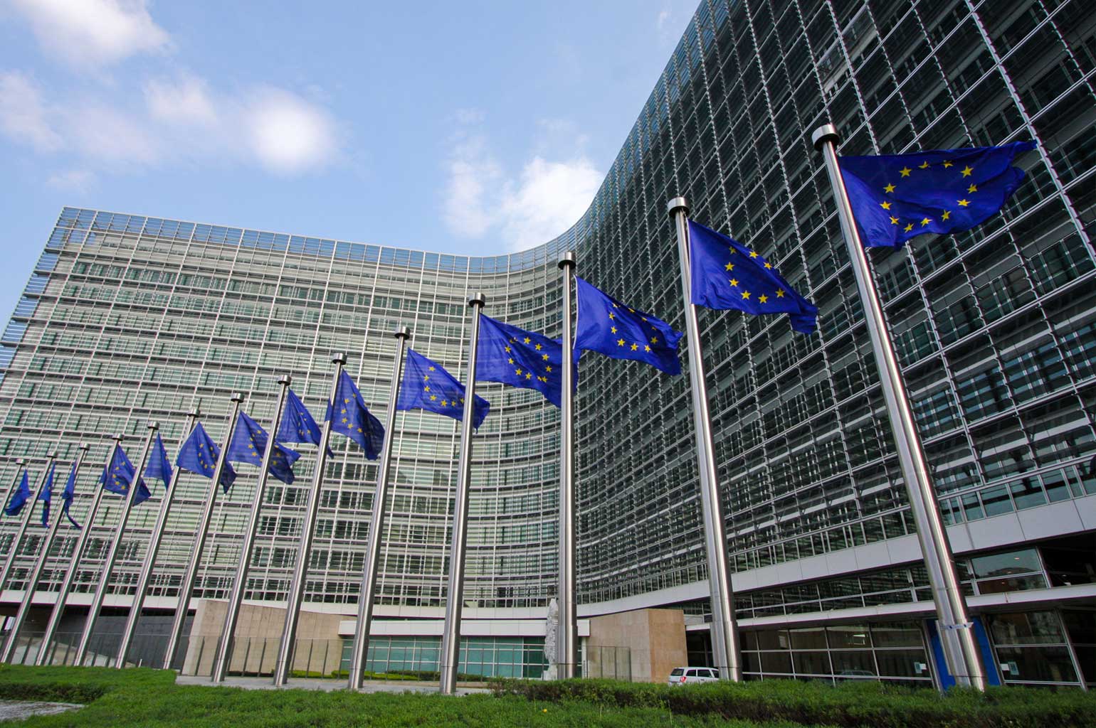 ΕΕ: Στα «μαλακά» έπεσαν τελικά οι τράπεζες για τους νέους κανόνες για περιβάλλον – εργασιακά