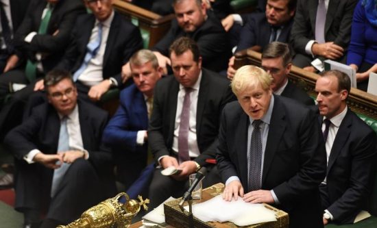 Brexit: Χάος και αντιδράσεις για τις δύο επιστολές Τζόνσον στην ΕΕ μετά την ήττα στη Βουλή