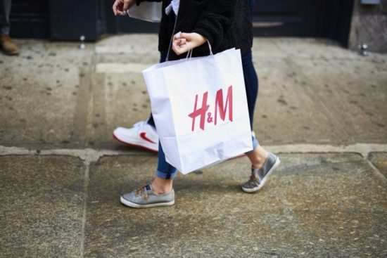 H&M: Τα αυξημένα κόστη έφεραν ισχυρό πλήγμα στα κέρδη – Σχέδιο για εξοικονόμηση 183 εκατ. ευρώ ετησίως
