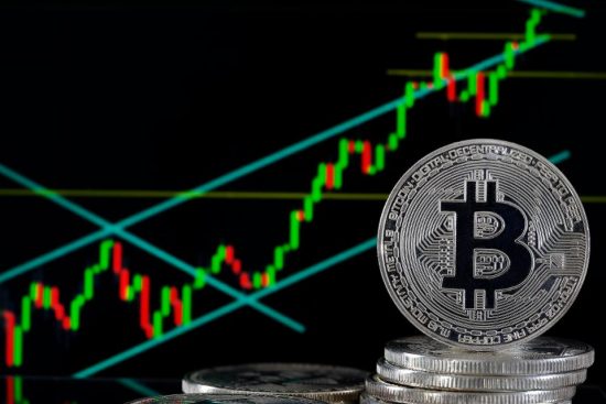 Bitcoin: Τρελή κούρσα ανόδου 40% μέσα σε 24 ώρες