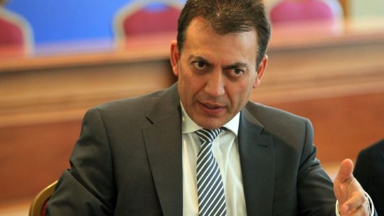 Βρούτσης για συντάξεις: Όσοι δικαιούνται αναδρομικά, θα τα πάρουν