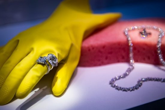 Η LVMH θέλει να αγοράσει την Tiffany: Τι θα κάνουν οι αντίπαλοι του Arnault;