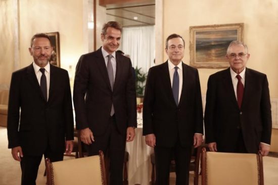 To παρασκήνιο του δείπνου Ντράγκι με Μητσοτάκη και Στουρνάρα