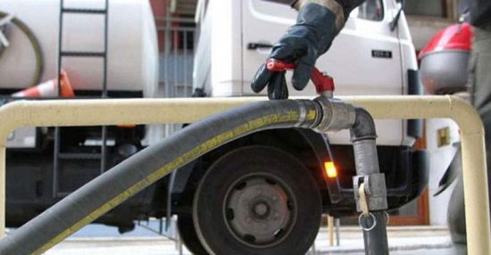 Κύκλωμα έδινε νοθευμένα καύσιμα σε 20 πρατήρια στην Αττική