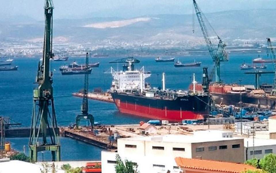 Κοντά στα ναυπηγεία Ελευσίνας οι Ελληνοαμερικανοί – Πού πάει ο Σκαραμαγκάς
