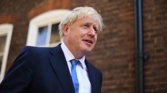 Η Βρετανία θέλει παγκόσμια μάχη για τον ιό αλλά δεν θα συμμετάσχει στο σχέδιο της ΕΕ για αναπνευστήρες