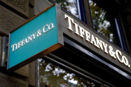 LVMH: Ανεβάζει την προσφορά για την εξαγορά της Tiffany – Το deal των $16 δισ.