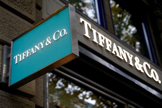 LVMH: «Ξηλώνει» τη διοίκηση της Tiffany μετά την εξαγορά της