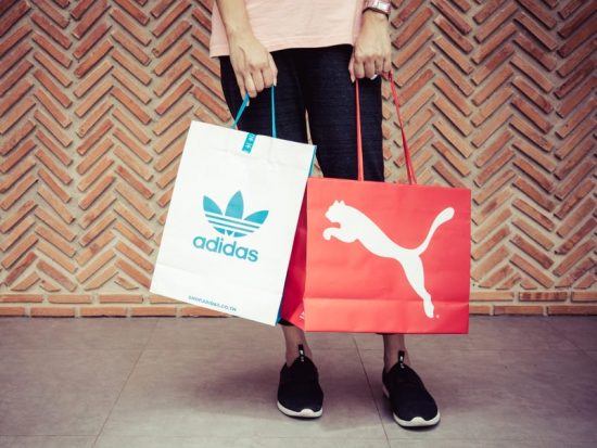 Το άσβεστο μίσος των δύο αδερφών πίσω από την Adidas και την Puma