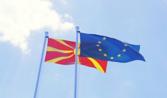 Ο πρόεδρος της Βόρειας Μακεδονίας δικαιώνει τον Μακρόν για το ενταξιακό