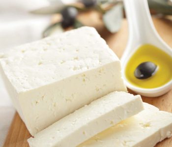 Κομισιόν: Στέλνει στο «σκαμνί» τη Δανία λόγω… φέτας