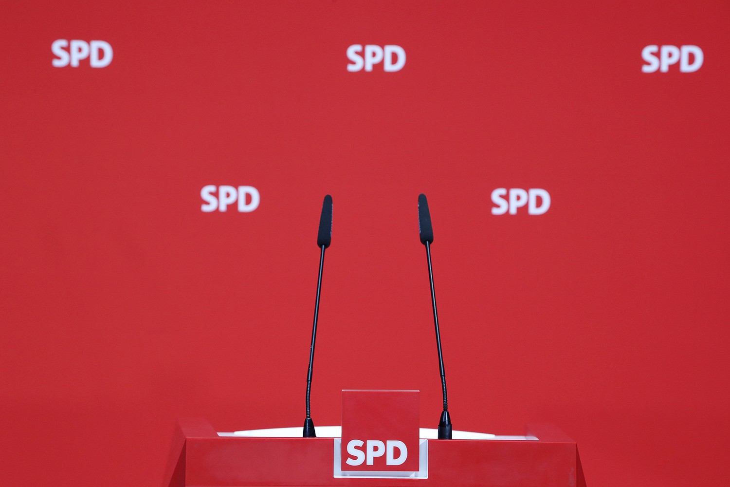 Η τύχη της κυβέρνησης Μέρκελ κρίνεται σήμερα στις εκλογές του SPD