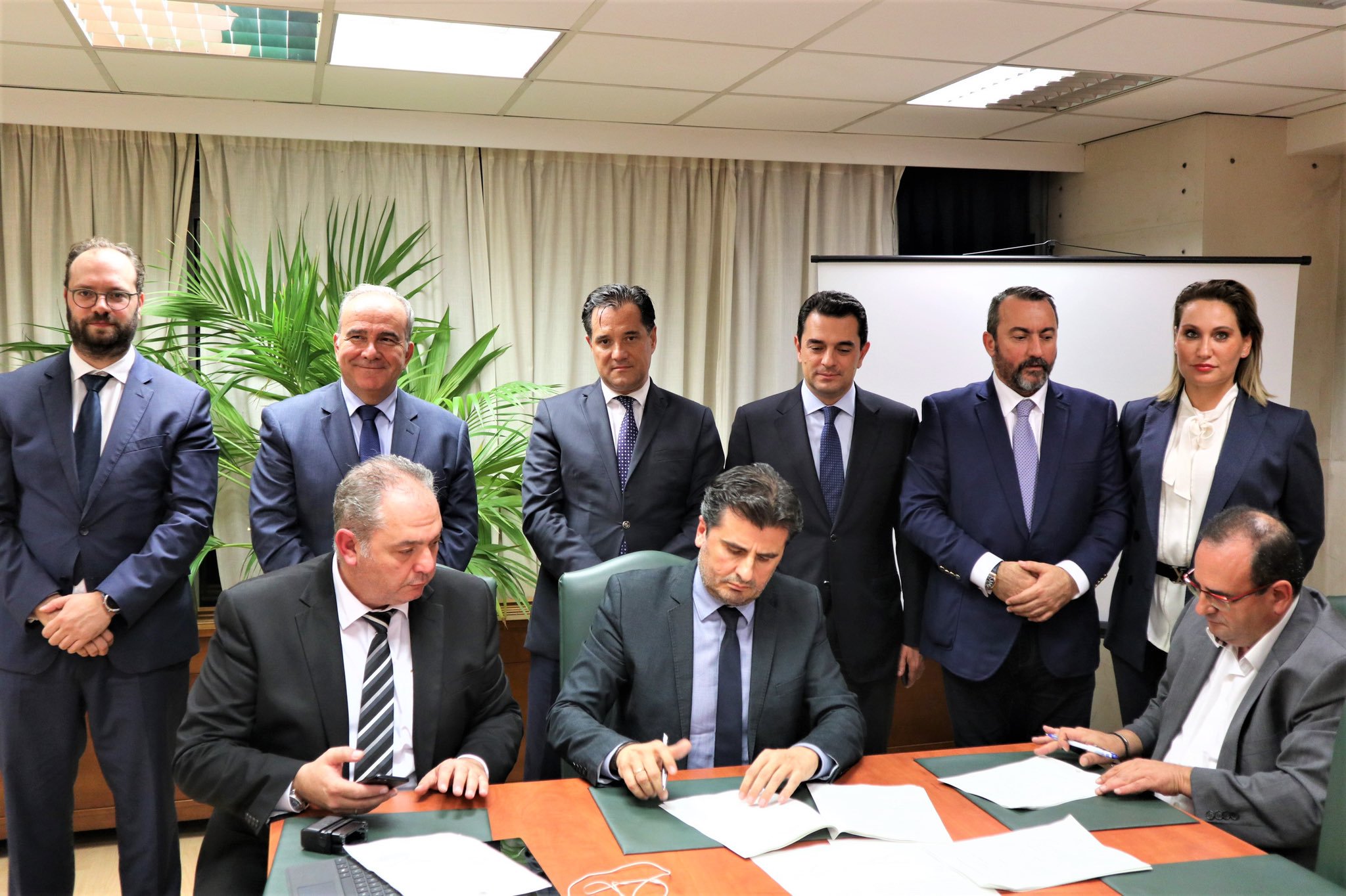 «Έπεσαν» οι υπογραφές για την ΕΒΖ