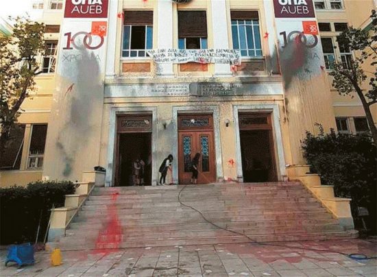 ΑΣΟΕΕ: Κουκουλοφόροι επιτέθηκαν σε συνεργείο της ΕΡΤ