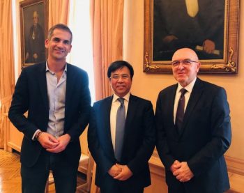 Συνάντηση Μπακογιάννη με τον πρόεδρο της Bank of China