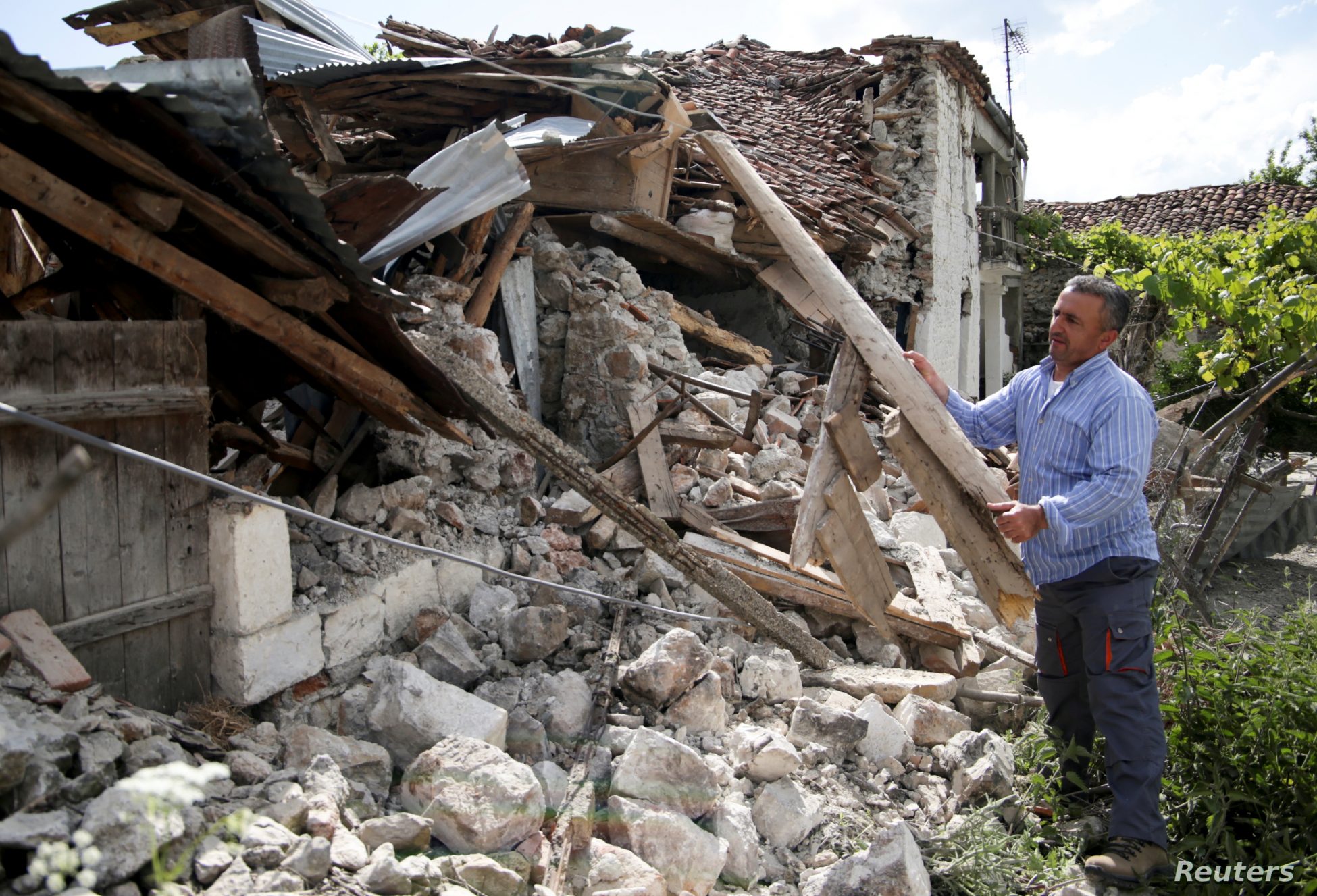 Αλβανία: Άμεση στέγαση σε καινούργια σπίτια των αστέγων – Στους 50 οι νεκροί