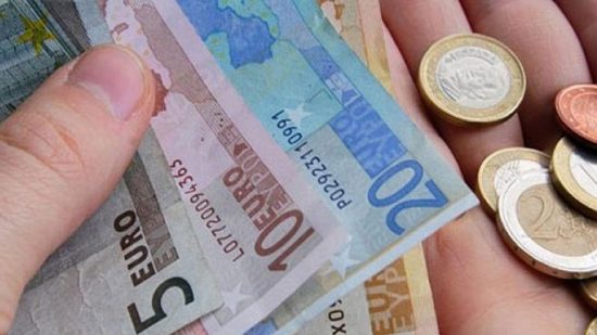 ΕΛΣΤΑΤ: 50% λιγότεροι φόροι εισοδήματος και περιουσίας