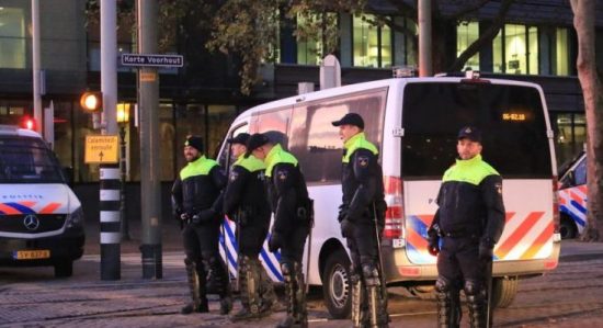 Ολλανδία: Χιλιάδες πολίτες σε διαδήλωση κατά των μέτρων για τον κορωνοϊό