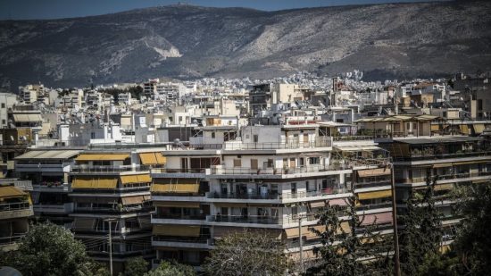 Έξτρα φόροι σε δηλωμένα αυθαίρετα, αδήλωτα Airbnb και υποδηλωμένα ακίνητα