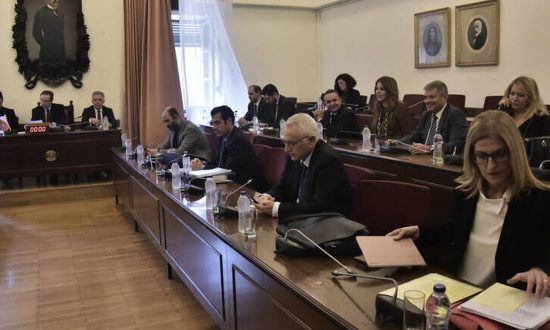 Προανακριτική Novartis: Η γραμματέας του Φρουζή διαψεύδει τα περί χρηματισμού πολιτικών