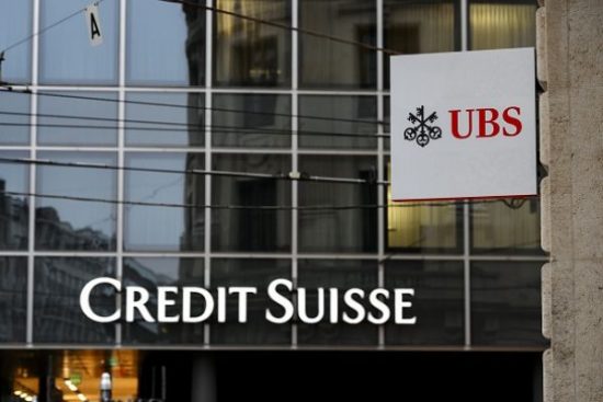 UBS: Ετοιμάζεται να περικόψει εκατοντάδες θέσεις εργασίας λόγω Credit Suisse (tweet)