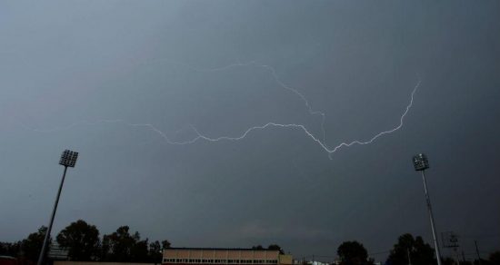 Καιρός: Νεφώσεις με τοπικές βροχές τη Δευτέρα στις περισσότερες περιοχές της χώρας