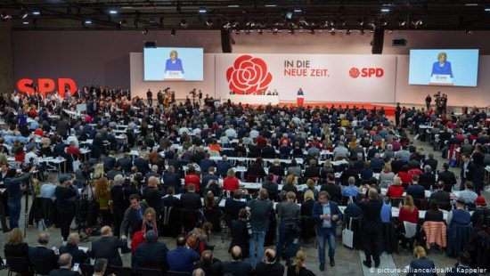 Γερμανία: Παραμένει στην κυβέρνηση το SPD