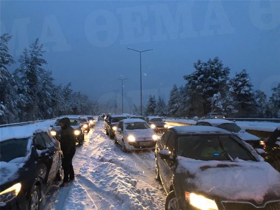 Διακόπηκε η κυκλοφορία στην Αθηνών – Λαμίας λόγω χιονόπτωσης