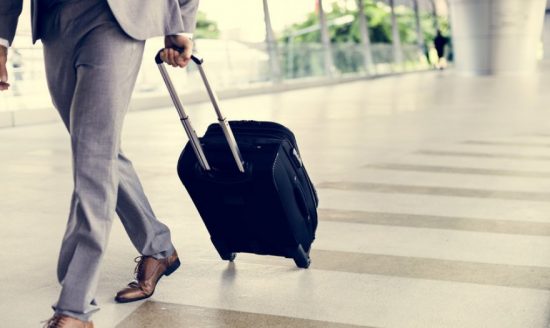 Οι μεγάλες εταιρίες μειώνουν δραστικά τα επιχειρηματικά ταξίδια – Τι σημαίνει αυτό για τις αεροπορικές