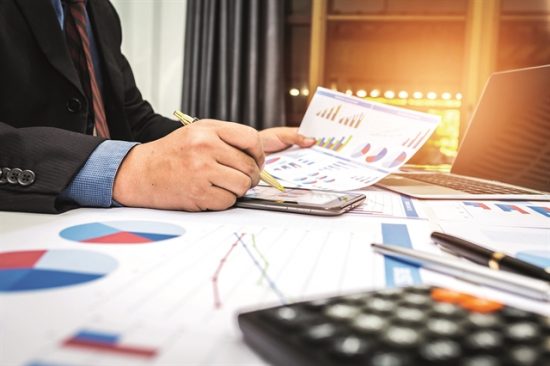 ΤτΕ: Πρόσθετη ανάπτυξη έως 2,5% με φοροελαφρύνσεις στις επιχειρήσεις