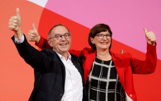 Γερμανία: Πέφτουν τα ποσοστά του SPD μετά την εκλογή νέας ηγεσίας