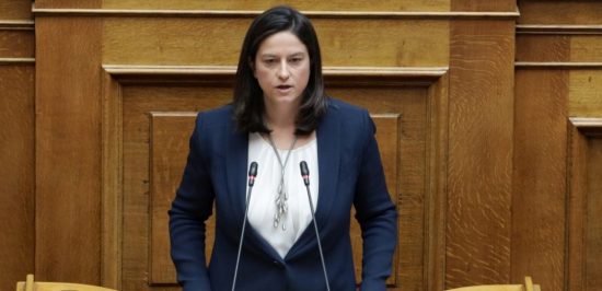 Άνοιγμα σχολείων: Τι ισχύει για τις μάσκες – Όσα δήλωσε η Νίκη Κεραμέως (vid)