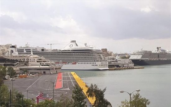 Cosco: Σχέδια για υποσταθμό ηλεκτροδότησης πλοίων στο λιμάνι του Πειραιά