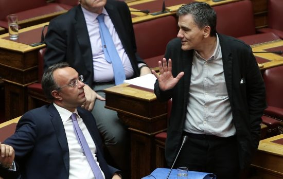 Τσακαλώτος προκαλεί Σταϊκούρα για το δημοσιονομικό κενό των €396 εκατ.