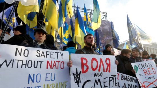 Οι Ουκρανοί διαδηλώνουν κατά της «συνθηκολόγησης» με τη Μόσχα
