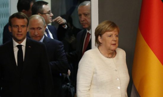 Διάσκεψη Βερολίνου: Κατάπαυση του πυρός και εμπάργκο όπλων στο προσχέδιο για τη Λιβύη