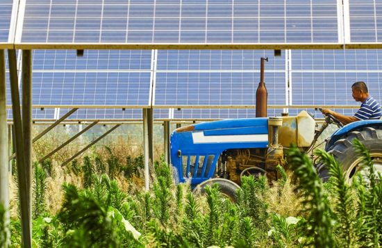 Τα φωτοβολταϊκά μειώνουν το κόστος της αγροτικής παραγωγής