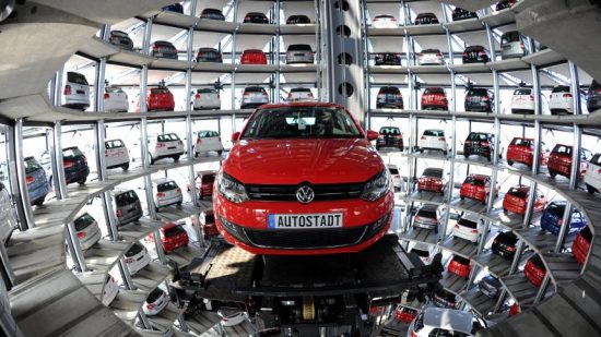 Σοκ: Η γερμανική παραγωγή αυτοκινήτων έπεσε στα επίπεδα του 1996