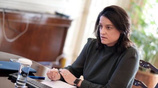 Επιστολική ψήφος: Πότε ανοίγει η πλατφόρμα – Τι δήλωσε η Κεραμέως (vid)