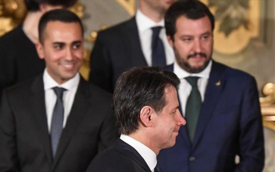 Σε κρίση ο ιταλικός συνασπισμός: Ο Κόντε ακυρώνει το ταξίδι του στο Νταβός