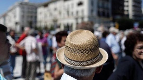 ΟΟΣΑ: Οι Έλληνες ζουν περισσότερο από τους άλλους Ευρωπαίους