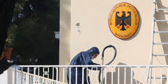 Επίθεση με τρικάκια στο σπίτι του Γερμανού πρέσβη
