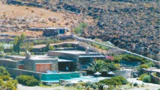 Ποιoς αγόρασε τη βίλα του Φυντανίδη στην Τήνο για 1,86 εκατ. ευρώ;
