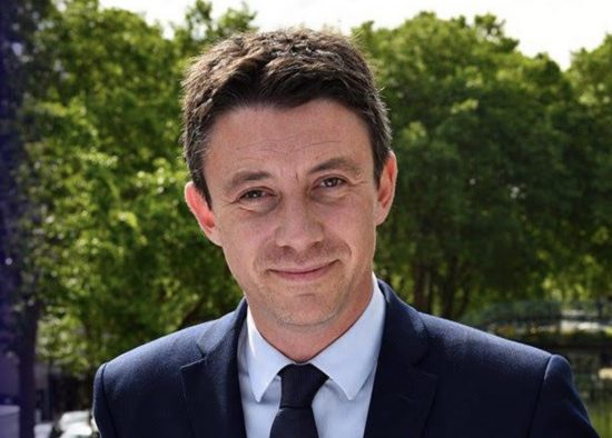 Γαλλία: Ο υποψήφιος για τη δημαρχία του Παρισίου αποσύρθηκε λόγω ερωτικού βίντεο