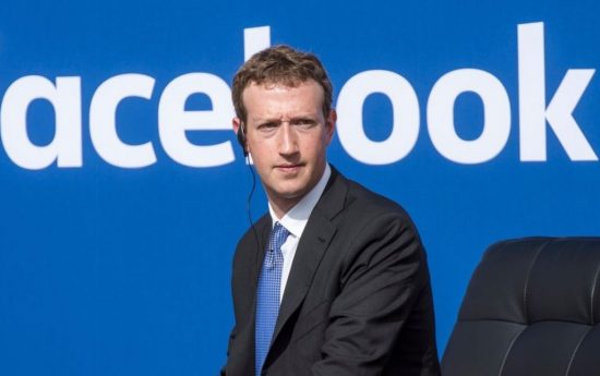 «Να μπουν κανόνες στα κοινωνικά δίκτυα» λέει ο ιδρυτής του Facebook